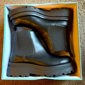 ✨ALDO platform Chelsea boots✨